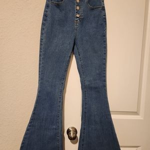Junior's SHEIN button-fly bell-bottom jeans. Size XS